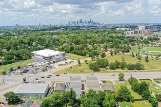 4932 Old Spanish Trl in Houston, TX - Foto de edificio - Building Photo
