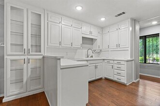 1700 Highview St in Arlington, TX - Building Photo - Building Photo