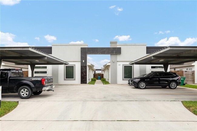 property at 907 W Carmel Ave