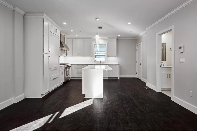 57 Hurley St, Unit 1 in Cambridge, MA - Building Photo - Building Photo