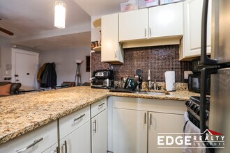 110 Lanark Rd, Unit 7 in Boston, MA - Foto de edificio - Building Photo