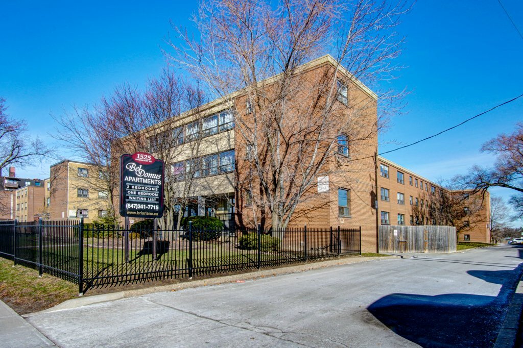 1525 Birchmount Road in Toronto, ON - Building Photo