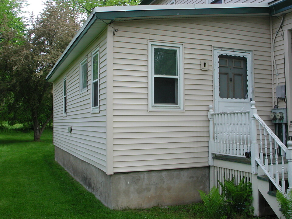 6 W Kendrick Ave, Unit Apartment in Hamilton, NY - Building Photo