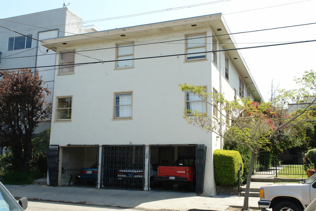 2531 Regent St in Berkeley, CA - Foto de edificio