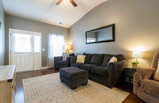 1040 Charlie Daniels Pkwy, Unit #101 in Mount Juliet, TN - Building Photo - Building Photo