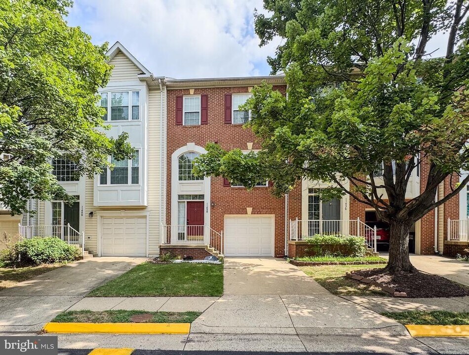 11438 Abner Ave in Fairfax, VA - Building Photo