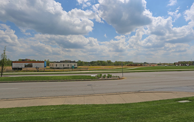 Gateway Pl in Blue Ash, OH - Foto de edificio - Building Photo