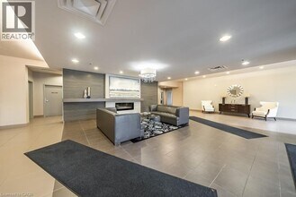90 Charlton Ave W in Hamilton, ON - Building Photo - Building Photo
