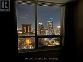 36 Elm Dr W in Mississauga, ON - Building Photo - Building Photo