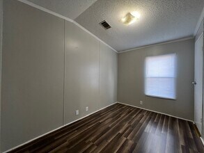 46 Willowbrook Ct in Martindale, TX - Building Photo - Building Photo