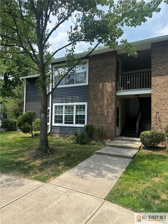 82 Pennsylvania Way in North Brunswick, NJ - Foto de edificio - Building Photo