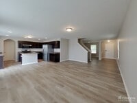 818 Westpointe Dr photo'