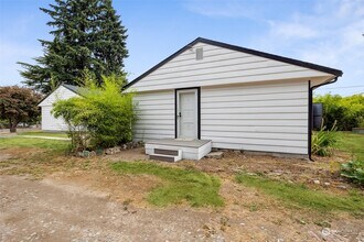 1805 S 268th St, Unit B in Des Moines, WA - Building Photo - Building Photo