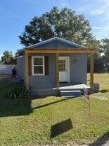 214 N Poplar St in Adel, GA - Building Photo