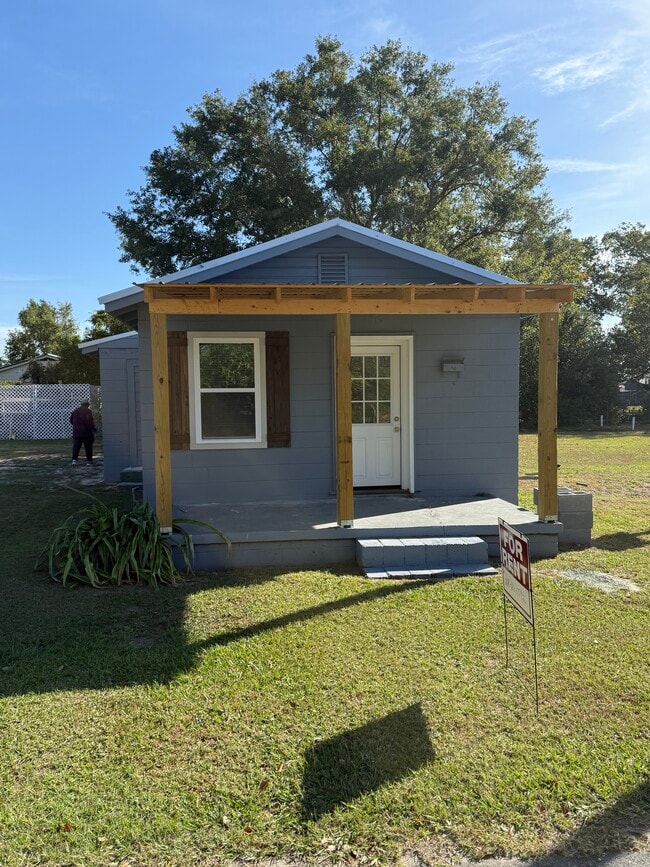 property at 214 N Poplar St