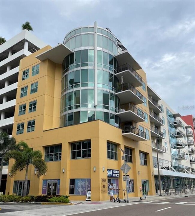property at 1120 E Kennedy Blvd