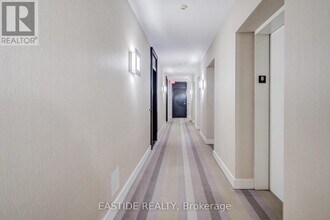 33 Charles St E in Toronto, ON - Building Photo - Building Photo