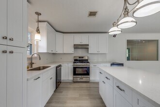 6903 Alderney Dr in Houston, TX - Foto de edificio - Building Photo