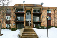 Highland Crossing Condominiums in Schaumburg, IL - Building Photo - Building Photo