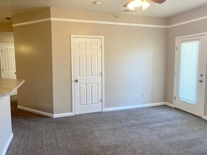 Prairie Pointe Apartments in Dodge City, KS - Building Photo - Interior Photo