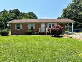 383 N Washington St in Pikeville, NC - Building Photo