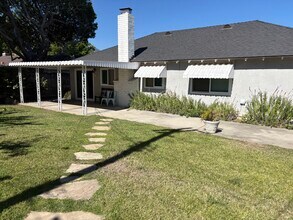 359 Sylvan Dr in Goleta, CA - Foto de edificio - Building Photo