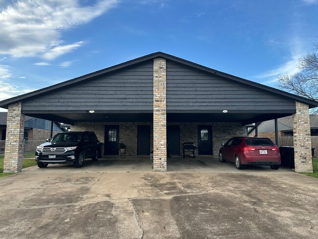 4006 Peperport Dr in Greenville, TX - Building Photo - Building Photo