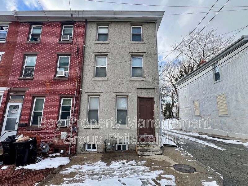 613 Walnut St in Norristown, PA - Building Photo