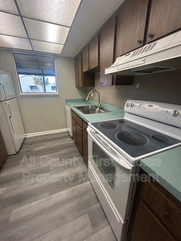 782 Village Lake Terrace in St. Petersburg, FL - Building Photo - Building Photo