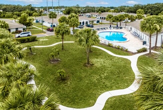 Summit West in Tampa, FL - Building Photo - Building Photo