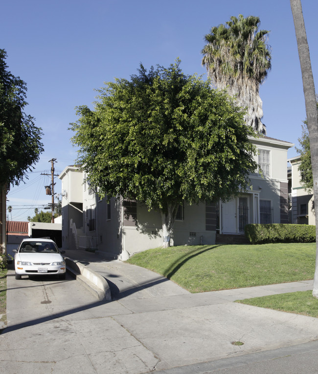 131-133 1/2 N Catalina St in Los Angeles, CA - Foto de edificio - Building Photo