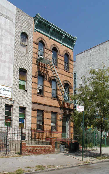 395 Kosciusko St in Brooklyn, NY - Building Photo