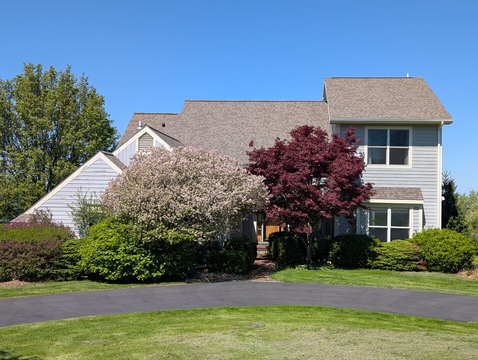 2 Captains Walk in Ithaca, NY - Building Photo