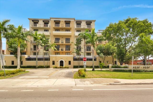 8440 SW 8th St-Unit -202A in Miami, FL - Building Photo