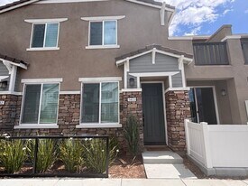 41987 Isadora St in Murrieta, CA - Building Photo