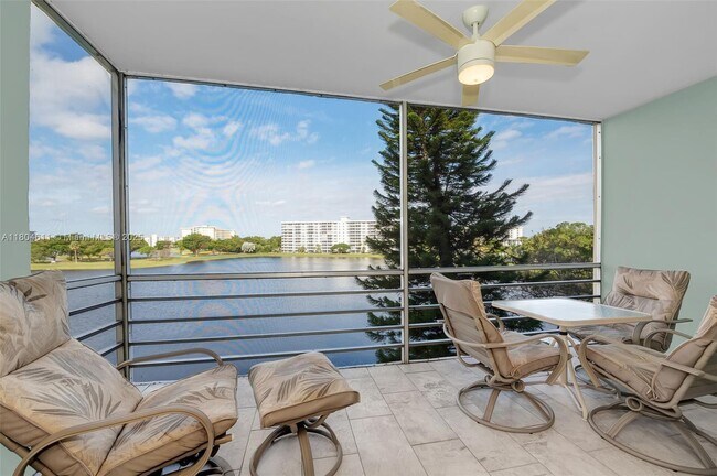2751 N Palm Aire Dr in Pompano Beach, FL - Building Photo - Building Photo