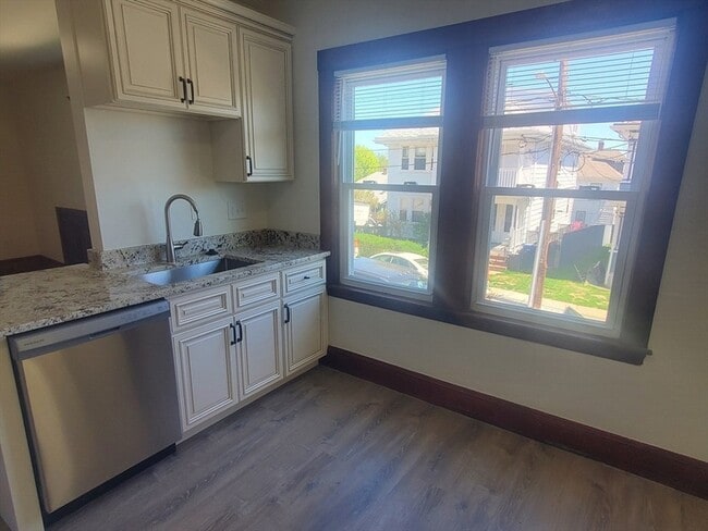30 Boutwell St, Unit 1 in Boston, MA - Building Photo - Building Photo