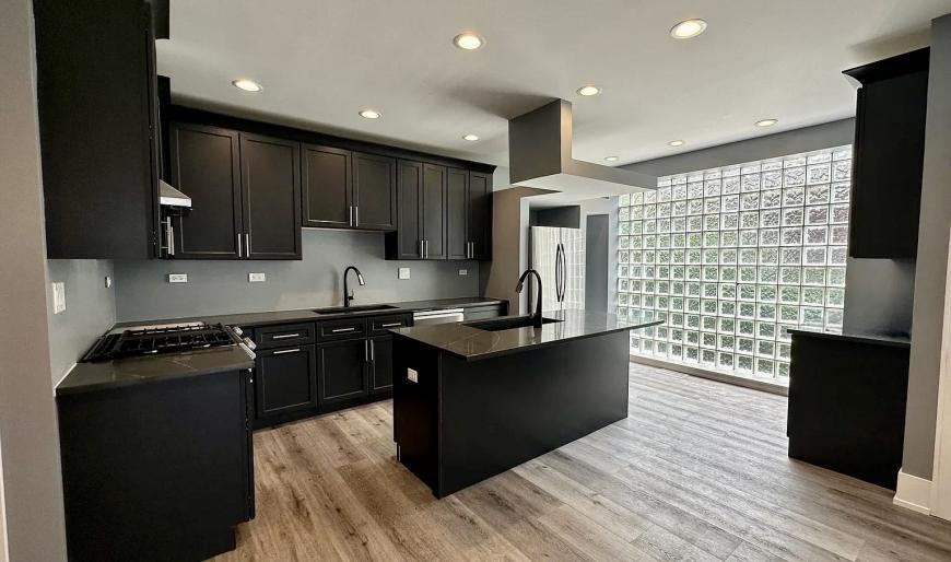 308 W Evergreen Ave in Chicago, IL - Building Photo