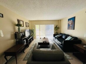 4160 Inverrary Dr, Unit 207 in Lauderhill, FL - Building Photo - Building Photo