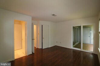 3301 Sir Thomas Dr, Unit 22 in Silver Spring, MD - Foto de edificio - Building Photo