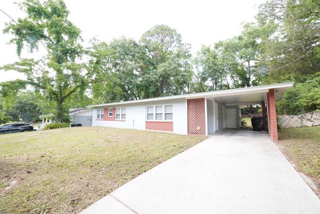 2317 Tupelo Terrace in Tallahassee, FL - Building Photo