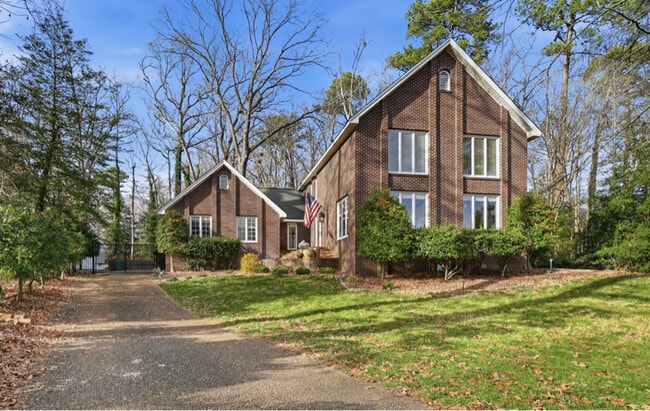 property at 63 Queens Ct