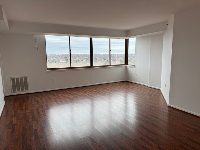 10101 Grosvenor Pl, Unit 1906 in North Bethesda, MD - Building Photo - Building Photo