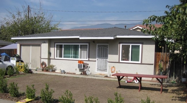 1401 Santo Domingo Ave in Duarte, CA - Building Photo - Building Photo