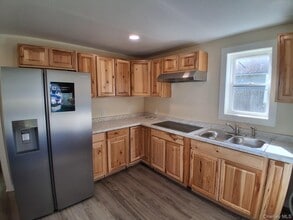 12 Tobacco Ln in Red Hook, NY - Building Photo - Building Photo