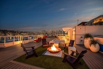 The Summit at Lake Union in Seattle, WA - Foto de edificio - Building Photo