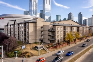 Square 104 in Edmonton, AB - Building Photo