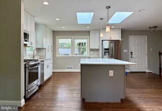3210 Old Robin St in Fairfax, VA - Building Photo - Building Photo
