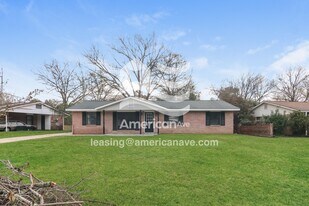 856 Barklay Way in Columbus, GA - Building Photo