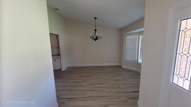1209 Bonaventure Dr in Melbourne, FL - Foto de edificio - Building Photo